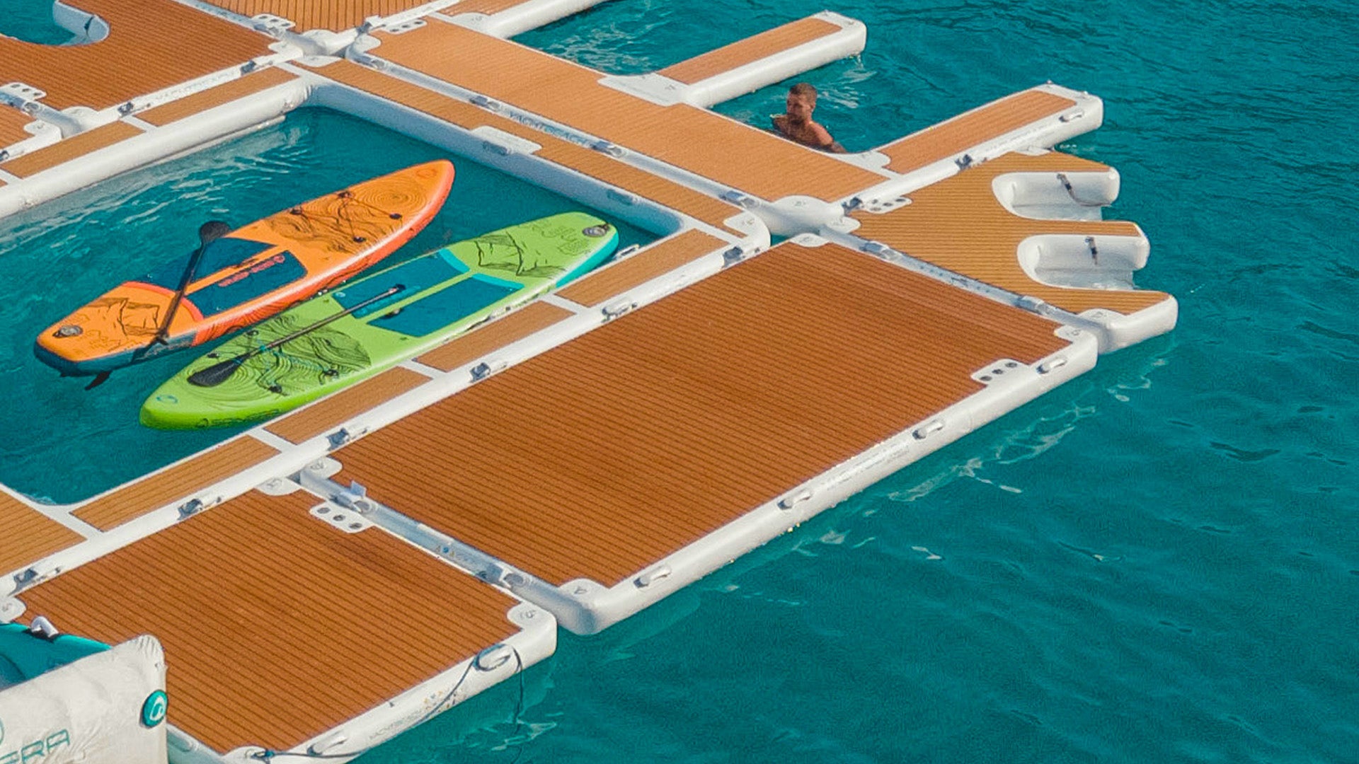 Yachtbeach Platform 8.20 Premium Teak 26.9'x6.7' connected to other platforms