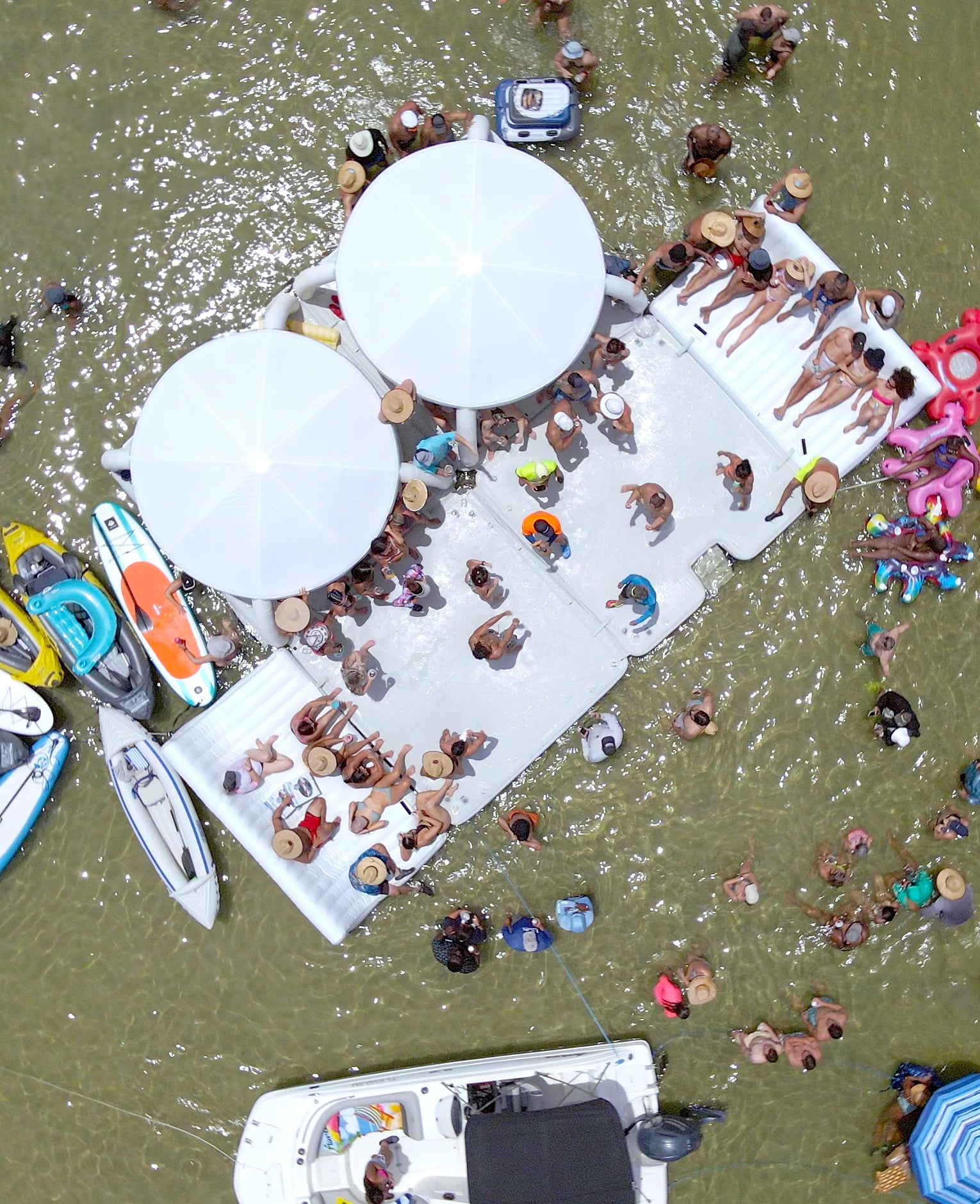 AquaBanas Pasarela Package