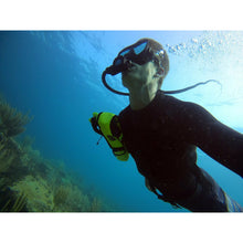 Load image into Gallery viewer, Jet Sports - Man diving underwater with the BLU3 Nomad Scuba Diving System- 1 Battery Nomad-BP-1