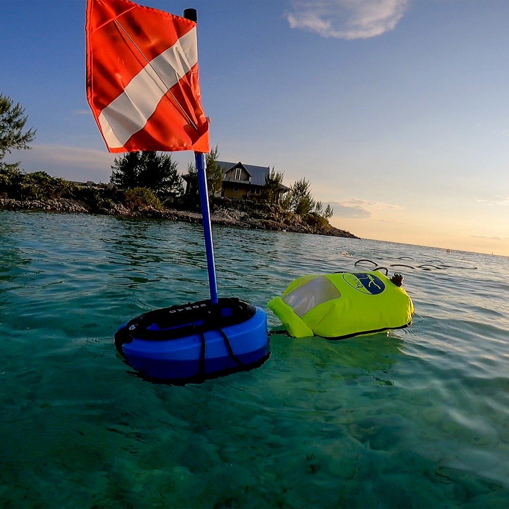 Jet Sports -   BLU3 Nomad Scuba Diving System- 1 Battery Nomad-BP-1 floating on the water