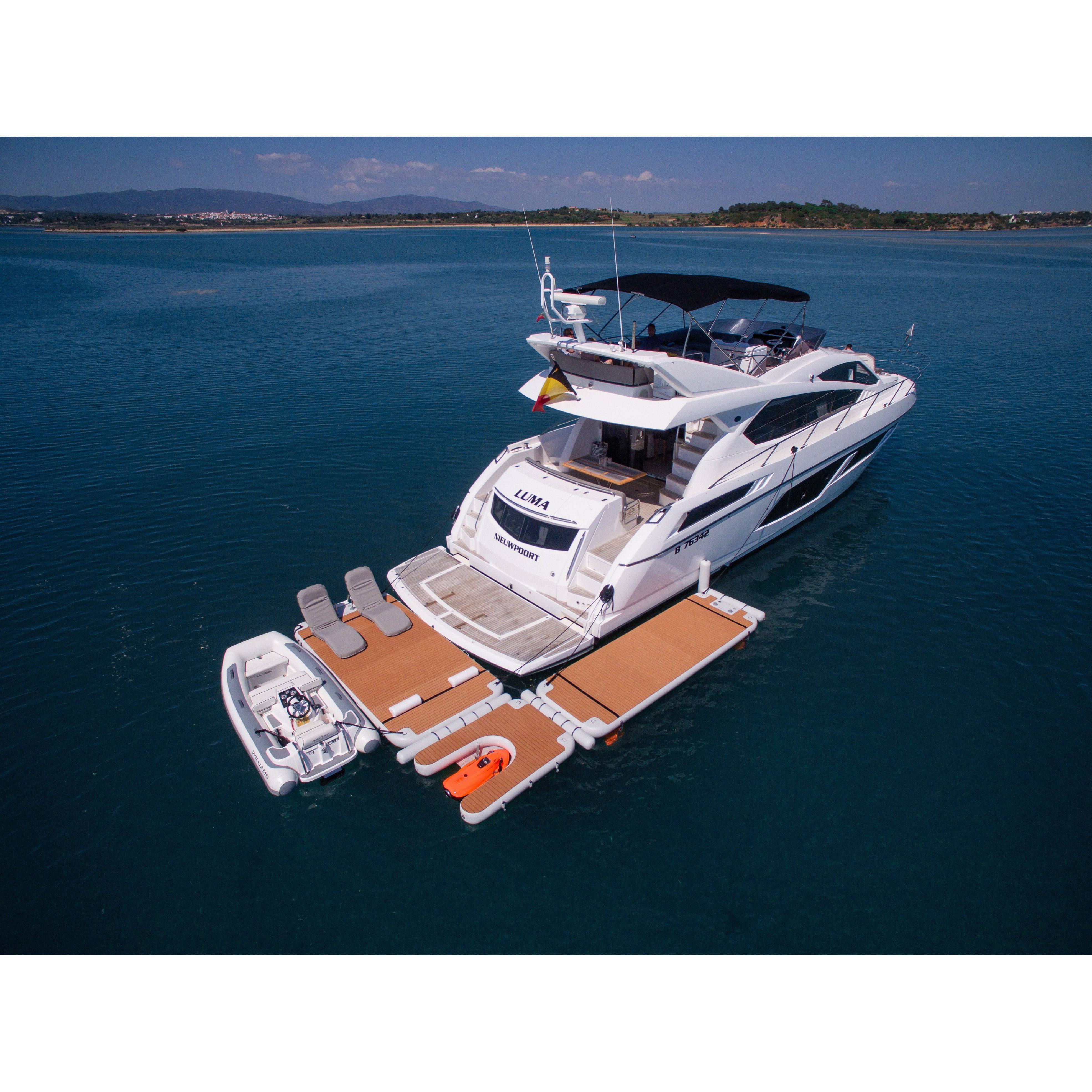 Platforms/Mats - Yacht making use of the  NautiBuoy 800 Sport Teak 13'1