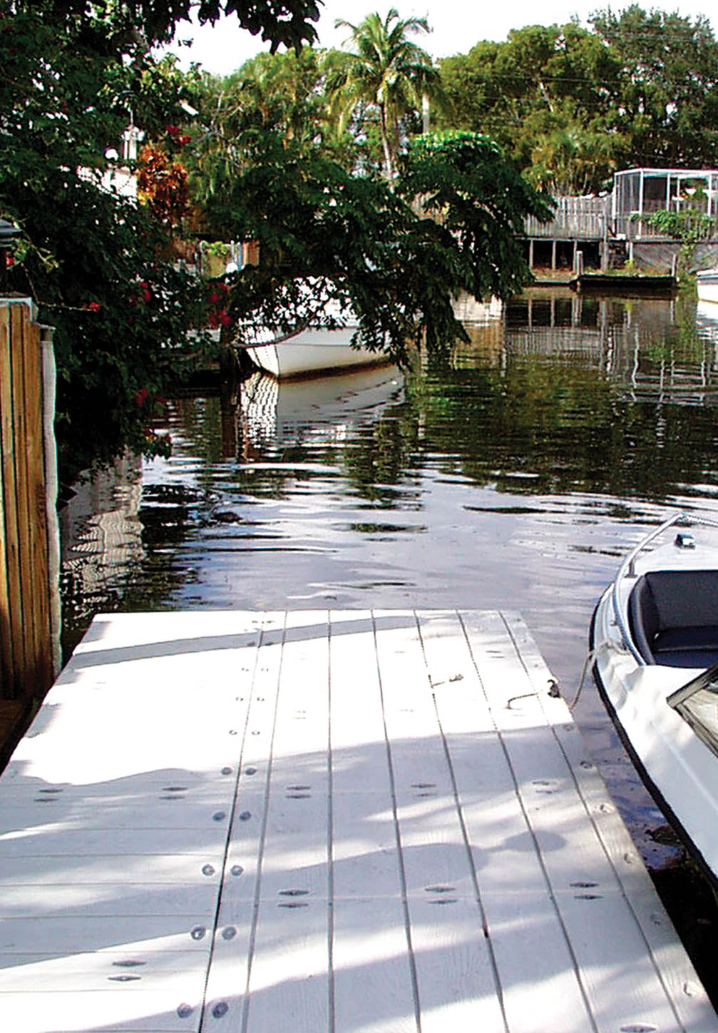 Connect-A-Dock Straight Shape High-Profile Docks with boat at the side