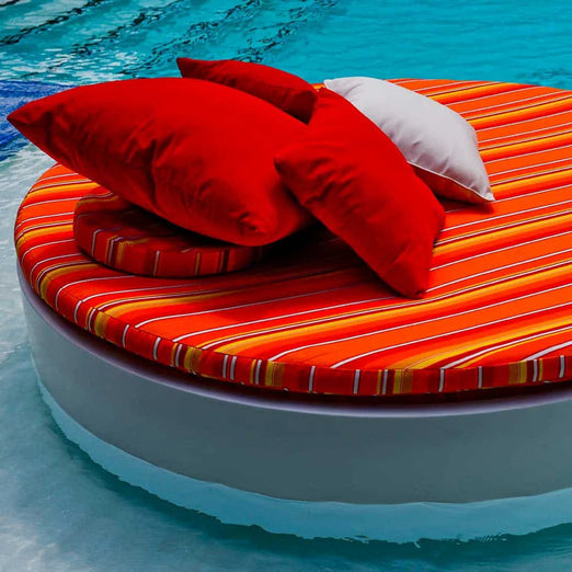 Signature Round Sunbed 5-Piece with Umbrella Hole