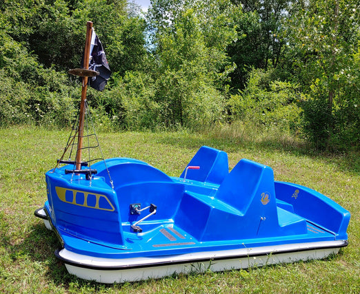 Adventure Glass Pirate Ship Platform Paddle Boat blue with flag