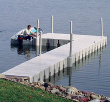 Load image into Gallery viewer, Man docking his kayak at the Connect-A-Dock L-Dock Packages 2000 Series-High Profile