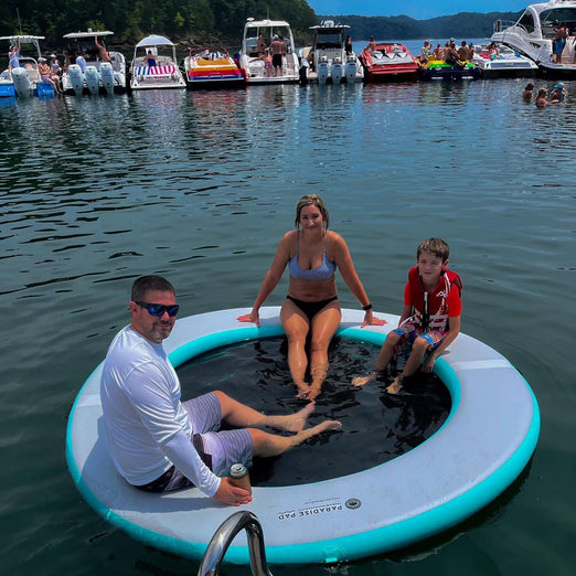 Paradise Pad 8' Round Splash Island Lake Pad with family on board