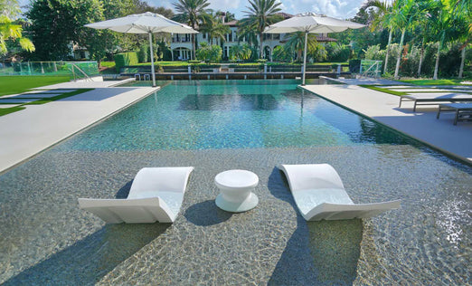 Ledge Signature Chaise In Pool Loungers & Table Set