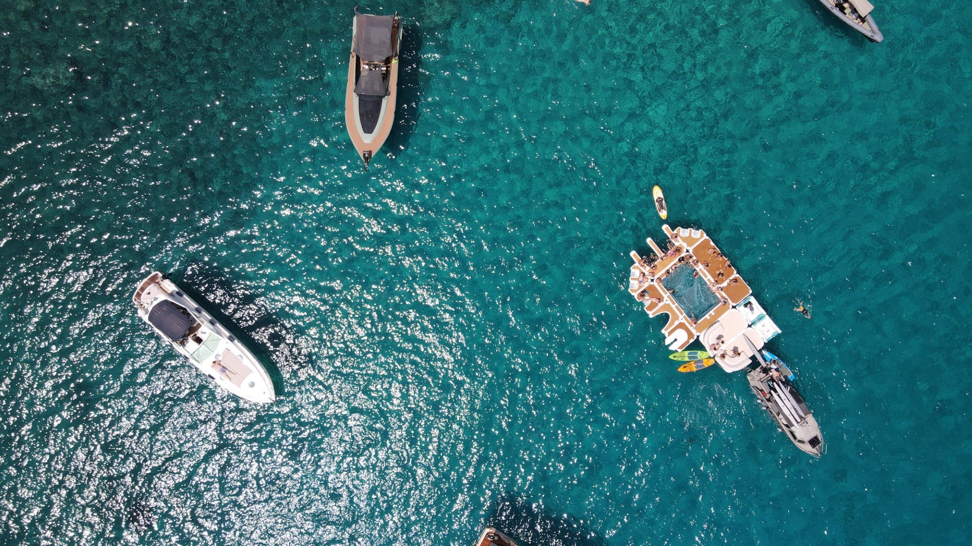 Yachtbeach Platform 3.08 Premium Teak 10.1’x5′ connected to other platform behind the yacht