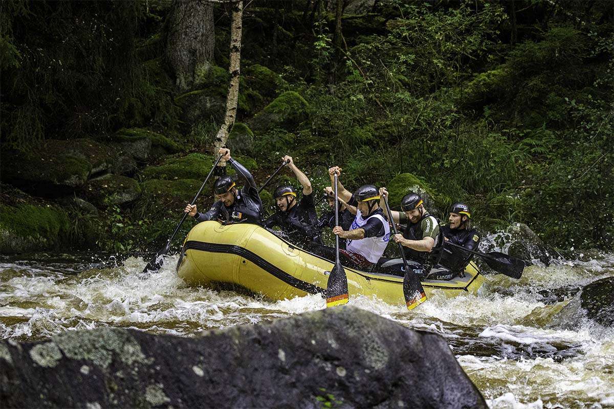 Gumotex PULSAR 420 8 Person Whitewater Raft  13′10″