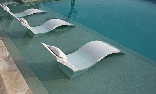 Ledge Signature Chaise Deep In-Pool Lounger