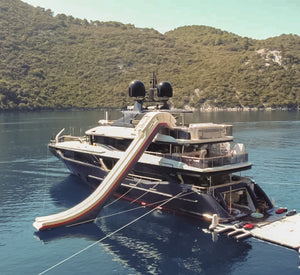 Yachtbeach Magic Yachtslide 15'-17' connected to the yacht