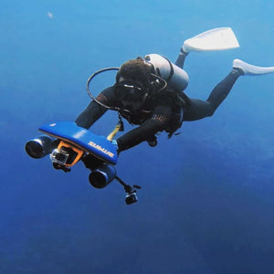 Diver with the Sublue WhiteShark Mix Underwater Scooter