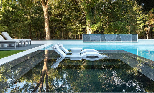 Ledge Signature Chaise In-Pool Lounger