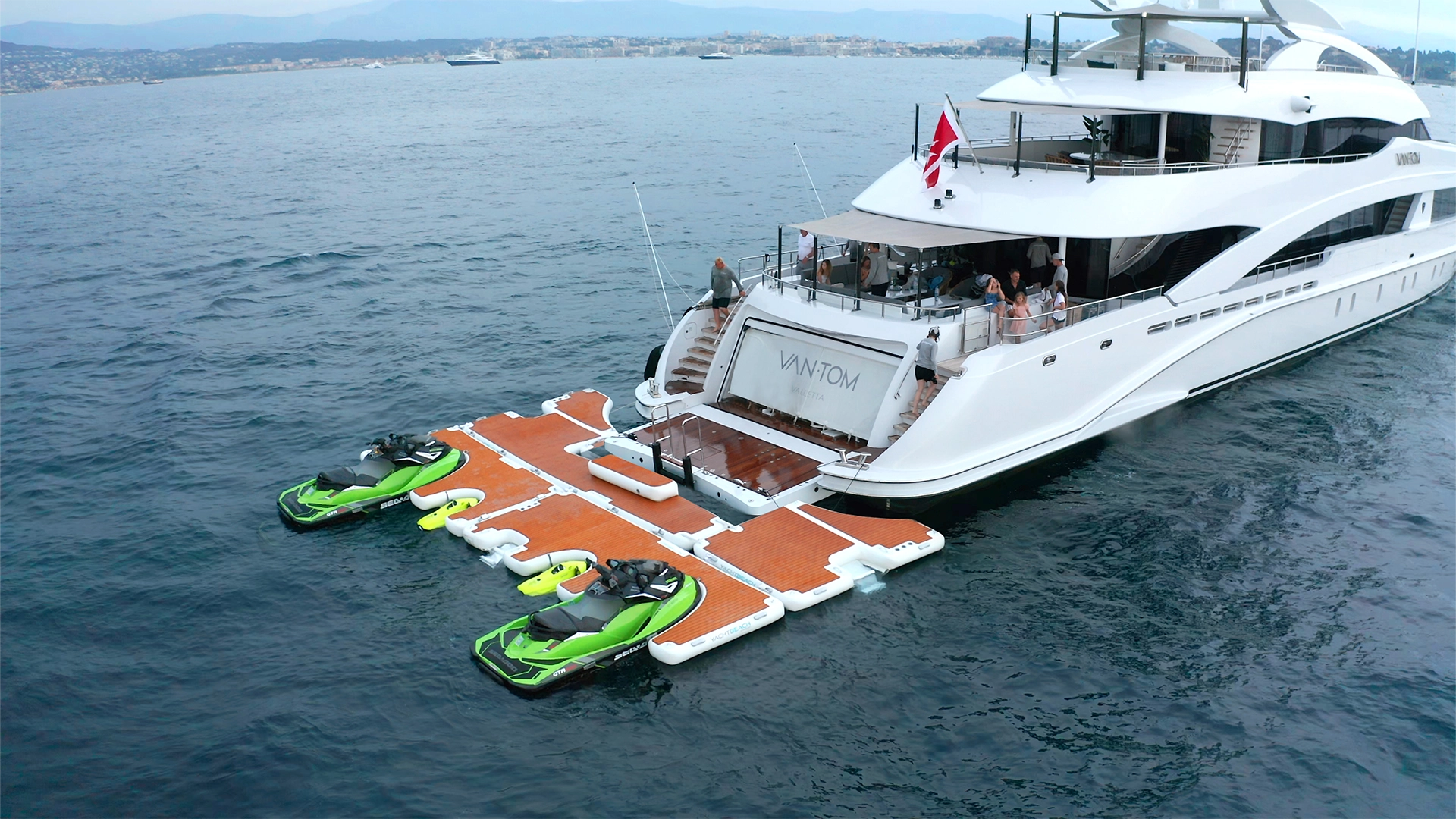 Yachtbeach Toy Dock 6.16 Dropstitch  with other Yachtbeach platforms