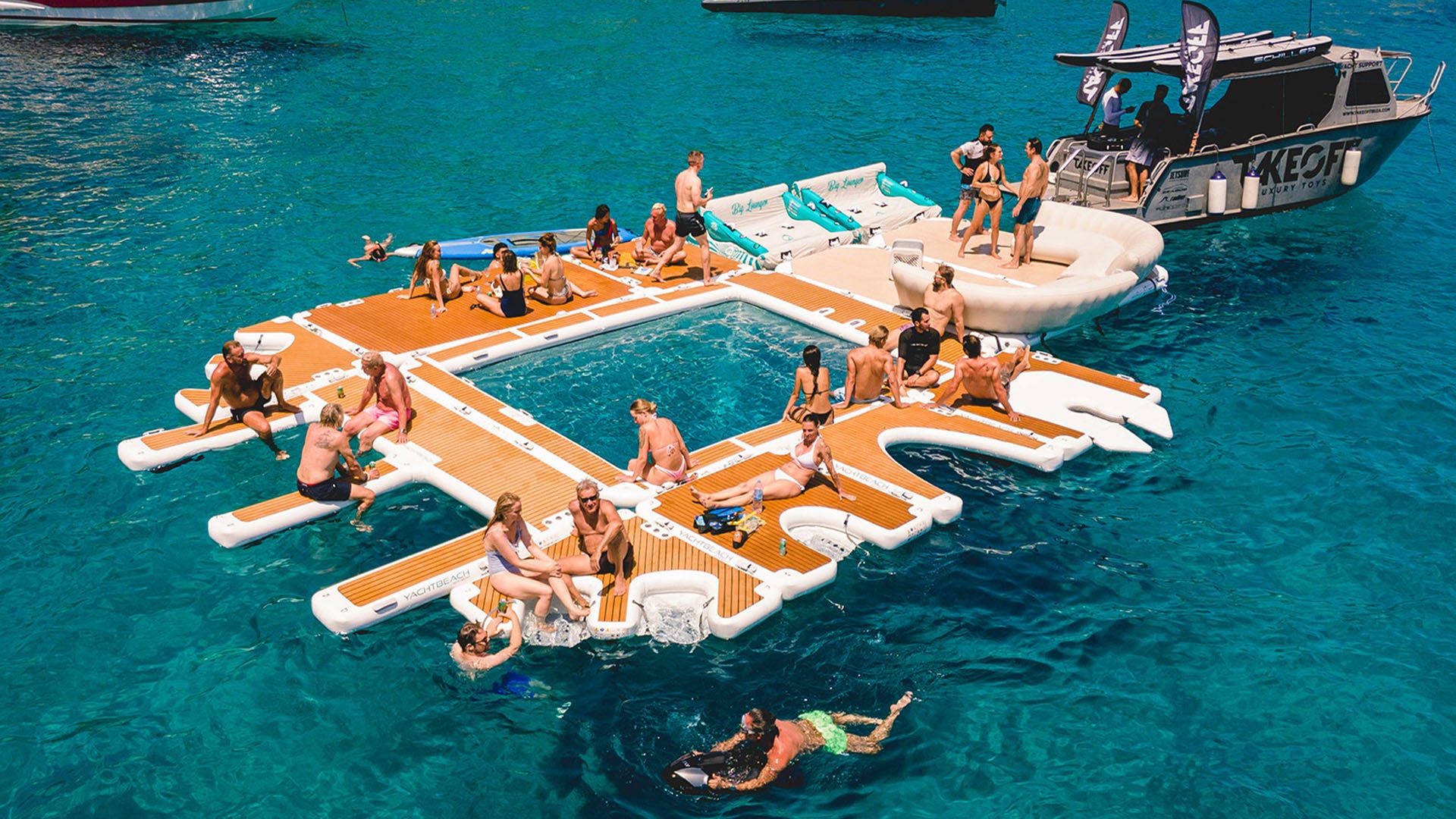 YachtBeach Boarding Ladder with the YachtBeach platforms