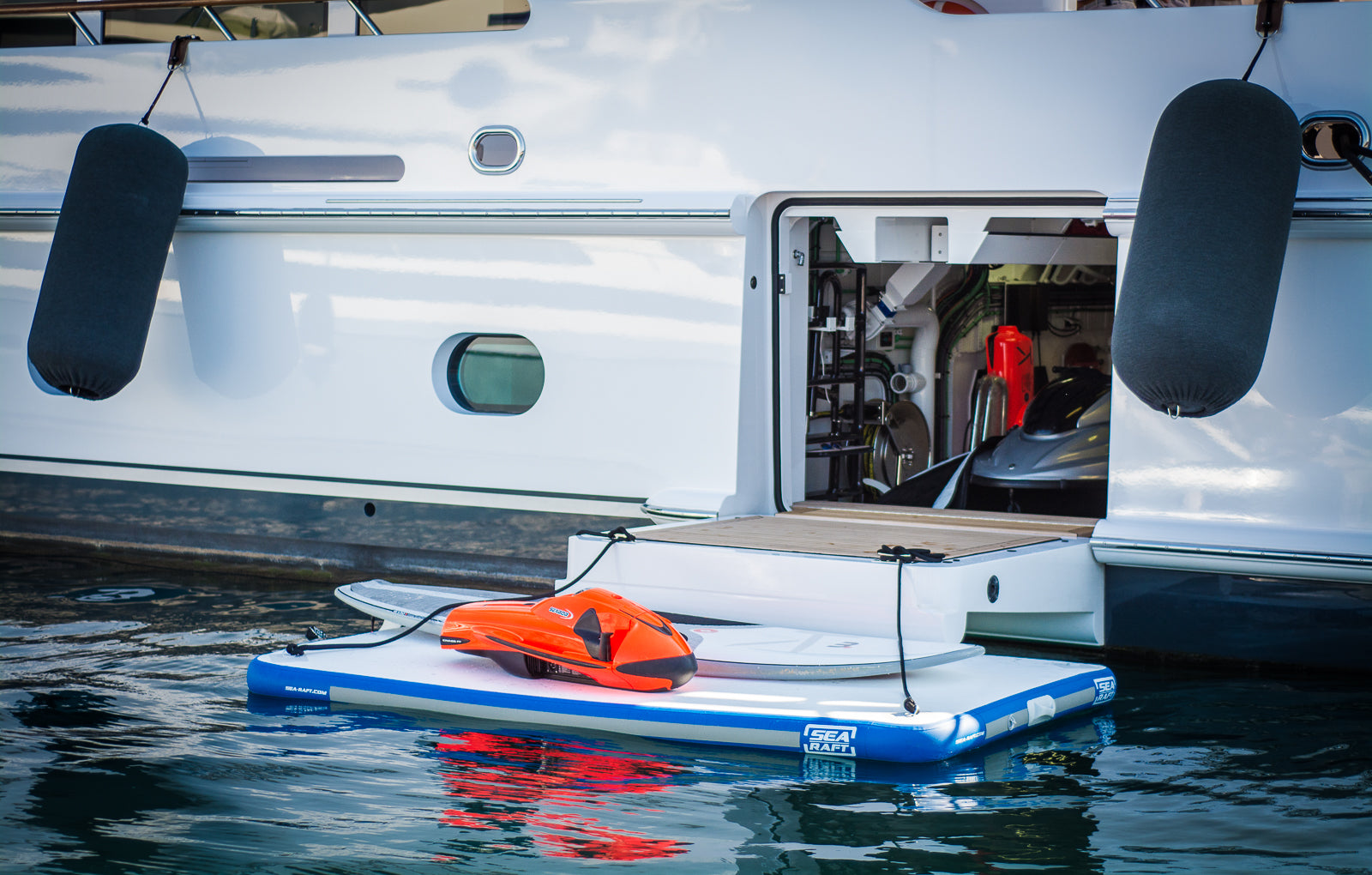 SeaRaft 675 The Original Teak Deck anti-skid Inflatable Platform