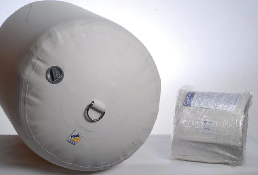 Aeré 18" Diameter Inflatable Fenders - White