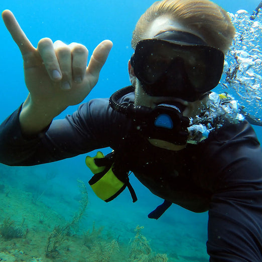 Jet Sports - Man diving underwater with the BLU3 Nomad Scuba Diving System- 1 Battery Nomad-BP-1