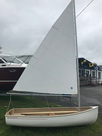 Puffin 860 - Sailing