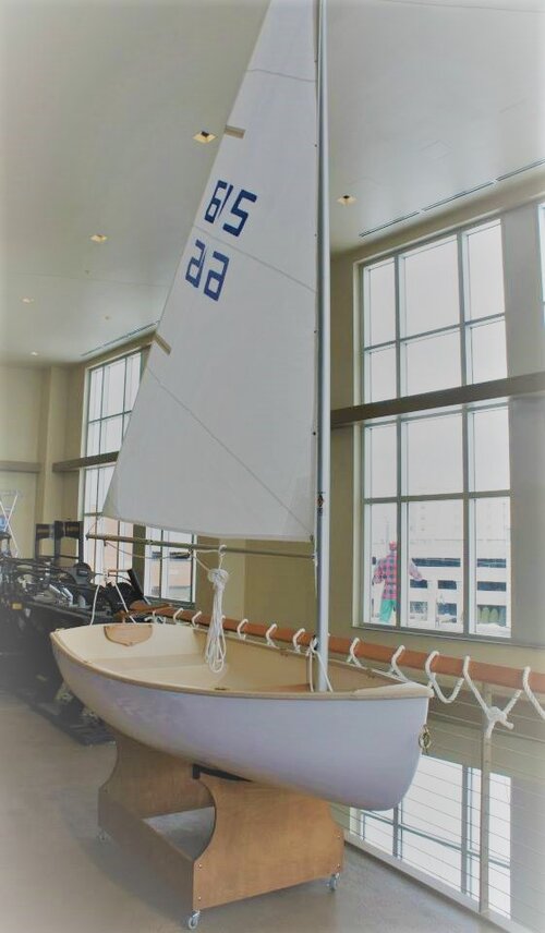 Puffin 860 - Sailing