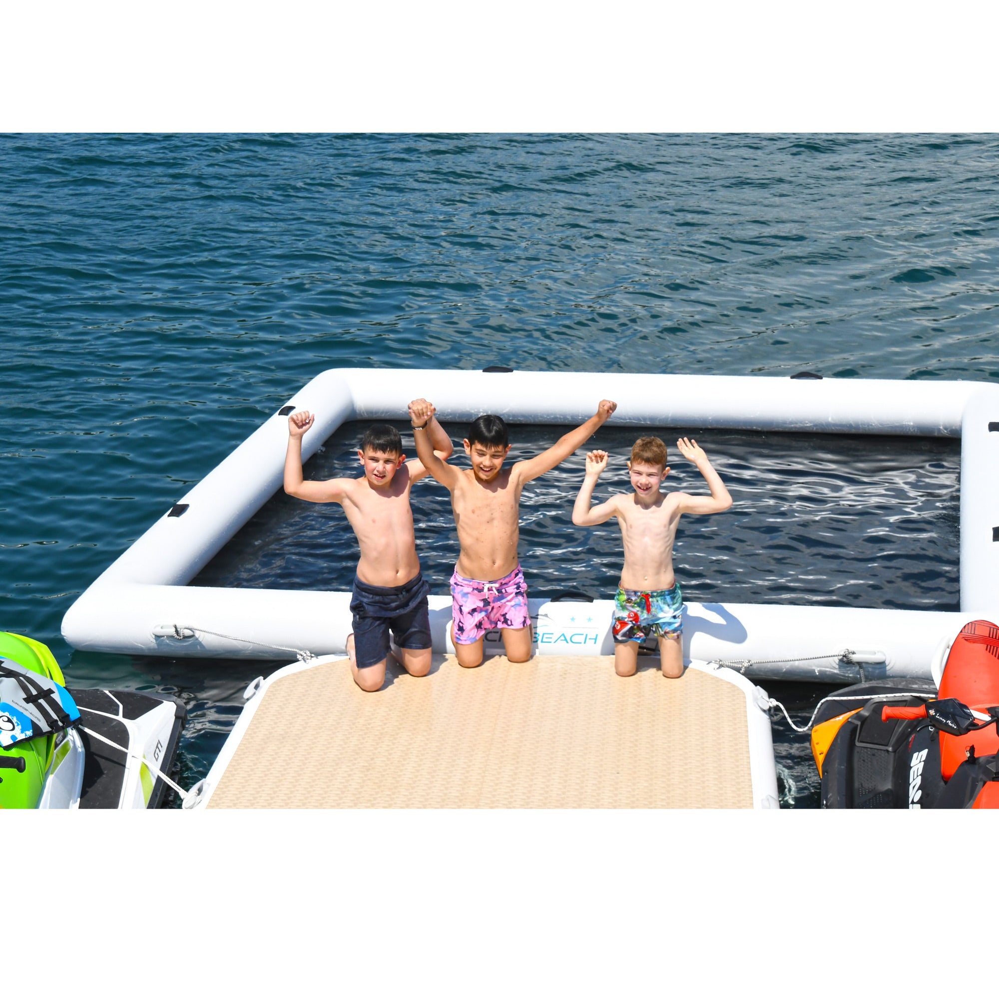 Three Children having fun at the side of the YachtBeach Classic Pool 4.10 (13.5‘x13.5‘)
